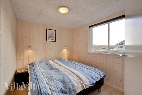 Ett av de 6 utmärkta sovrummen i lyxstuga nr 334 i Østjylland.