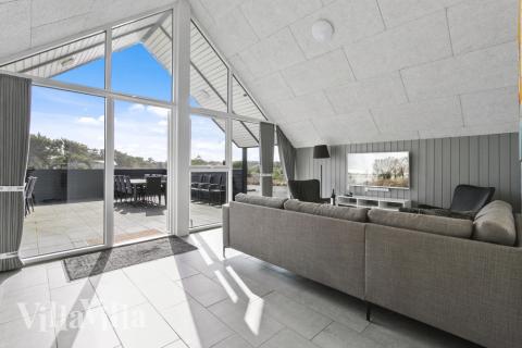 Soffhörnan i lyxstuga 332 i Vestjylland.