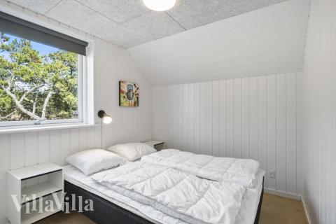 Ett av de 6 utmärkta sovrummen i lyxstuga nr 332 i Vestjylland.