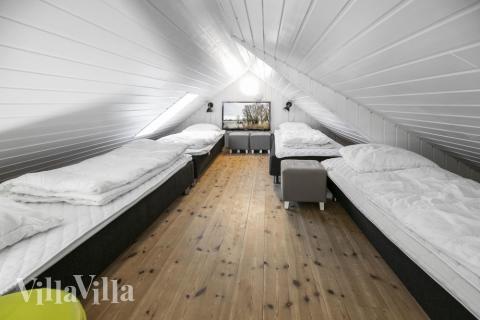 Några av de 20 sovplatserna finns på loftet i lyxstuga nr 332