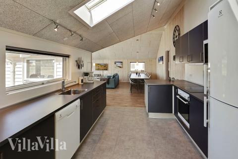 Köket i lyxstuga nr 336 är utrustat så att ni kan laga mat till 14 personer.