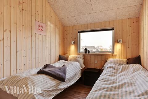 Ett av de 5 utmärkta sovrummen i lyxstuga nr 336 i Fyn och öar.