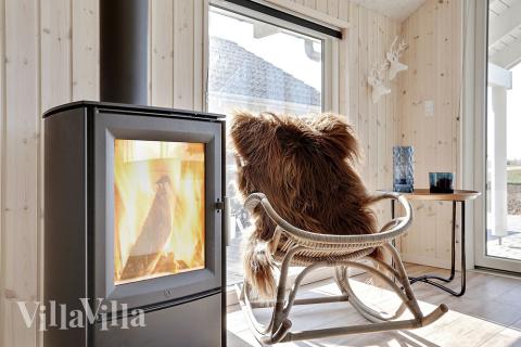 Vardagsrummet i lyxstuga nr. 336 har plats för 14 personer.