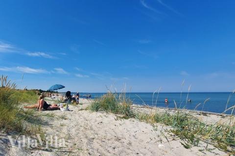 Den vackra stranden i närheten av lyxhus 335 vid Østjylland.