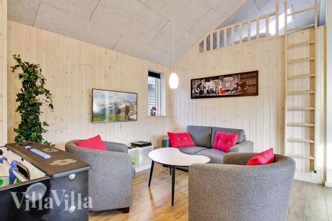 Aktivitetsrum i lyxstuga nr 337 med 6 sovrum och plats för 16 personer.