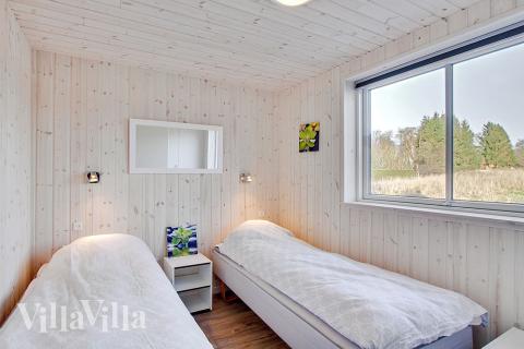 Ett av de 6 utmärkta sovrummen i lyxstuga nr 337 i Fyn och öar.