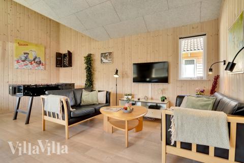 Den praktfulla poolstugan nr 338 med plats för 16 personer ligger i Fyn och öar