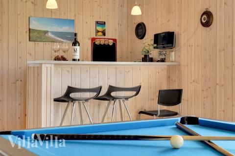 Lyxstuga 338 för 16 personer har ett stort aktivitetsrum med bl.a. biljard och dart