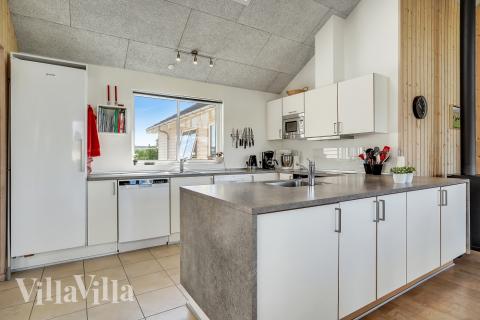 Köket i lyxstuga nr 338 är utrustat så att ni kan laga mat till 16 personer.