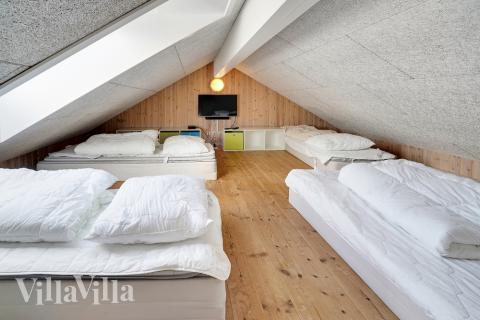 Några av de 16 sovplatserna finns på loftet i lyxstuga nr 338