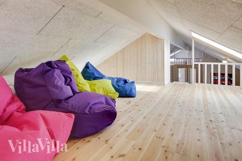 Några av de 22 sovplatserna finns på loftet i lyxstuga nr 340