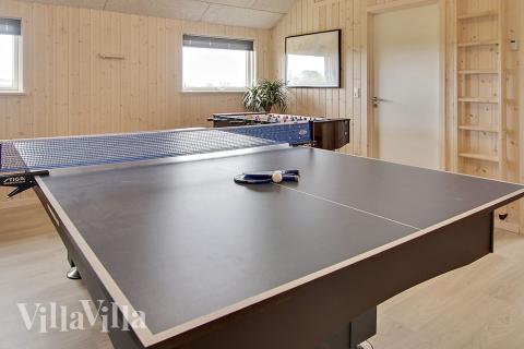 Lyxstuga 341 för 14 personer har ett stort aktivitetsrum med bl.a. biljard och dart