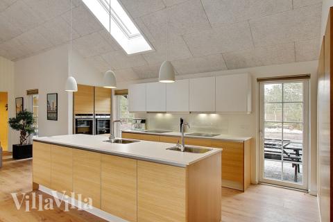 Köket i lyxstuga nr 342 är utrustat så att ni kan laga mat till 24 personer.