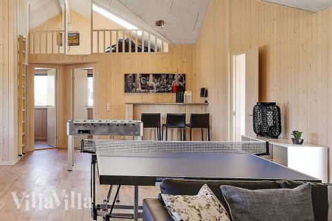Tävla i sommarhusets aktivitetsrum när ni besöker lyxhus nr 343 i Lolland/Falster/Møn.
