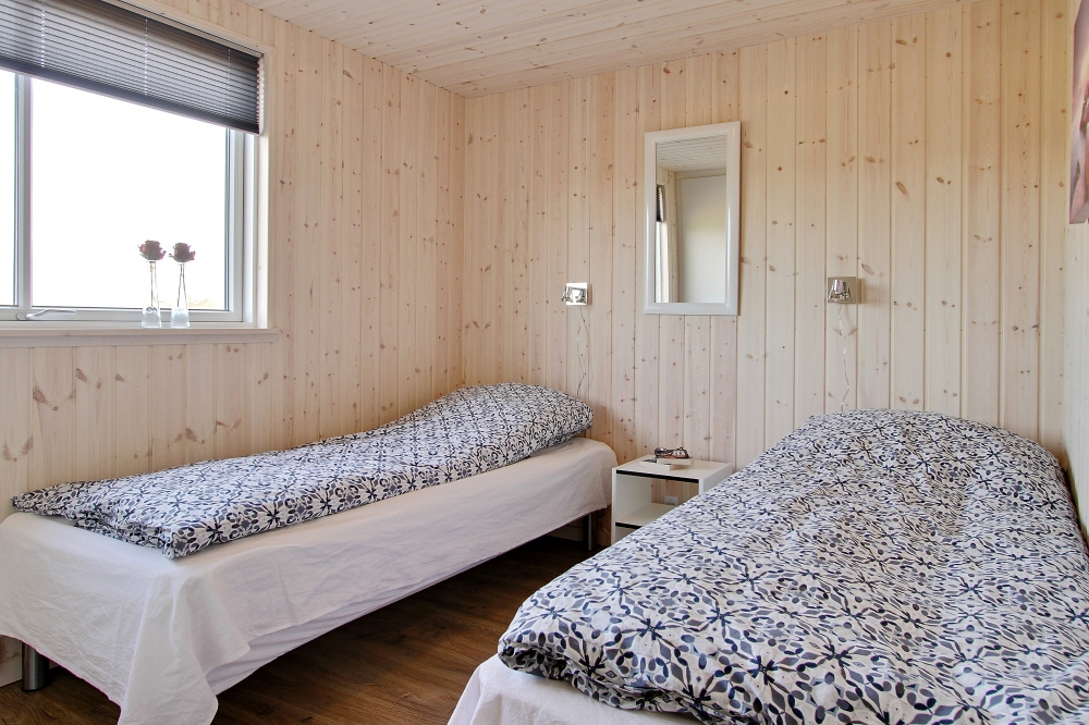 Ett av de 6 utmärkta sovrummen i lyxstuga nr 345 i Fyn och öar.