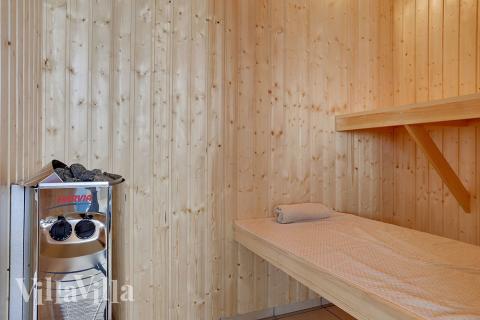 Njut av bastuvärmen i lyxstuga nr 344 för 16 personer