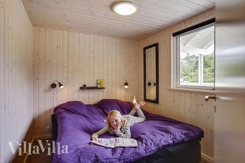 Ett av de 8 utmärkta sovrummen i lyxstuga nr 346 i Nordsjälland.