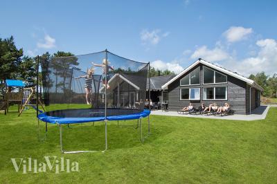 Lyxsommarhus med ett fantastiskt läge på Bornholm