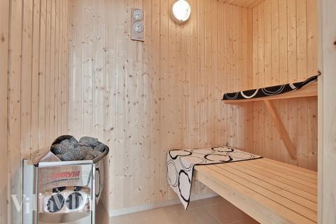 Njut av bastuvärmen i lyxstuga nr 347 för 18 personer