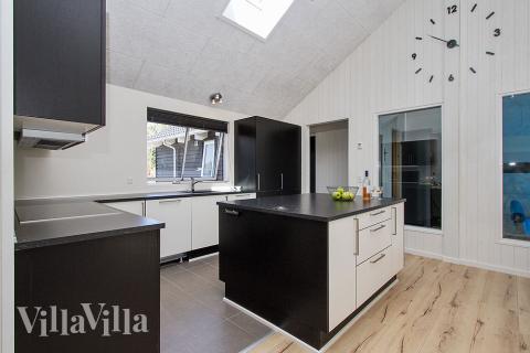 Köket i lyxstuga nr 347 är utrustat så att ni kan laga mat till 18 personer.