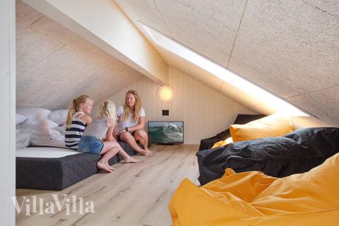 Några av de 18 sovplatserna finns på loftet i lyxstuga nr 347