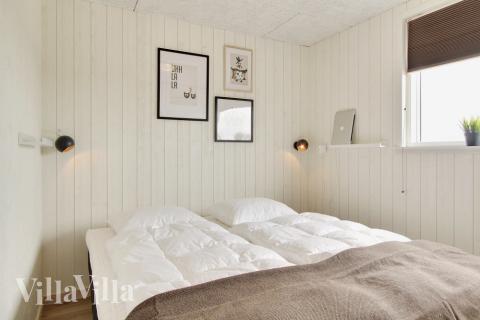 Ett av de 7 utmärkta sovrummen i lyxstuga nr 348 i Vestjylland.