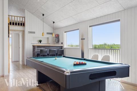 Lyxstuga 348 för 20 personer har ett stort aktivitetsrum med bl.a. biljard och dart