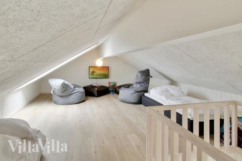 Några av de 20 sovplatserna finns på loftet i lyxstuga nr 348