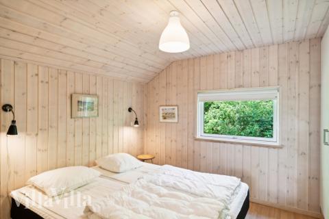 Ett av de 5 utmärkta sovrummen i lyxstuga nr 352 i Nordsjälland.