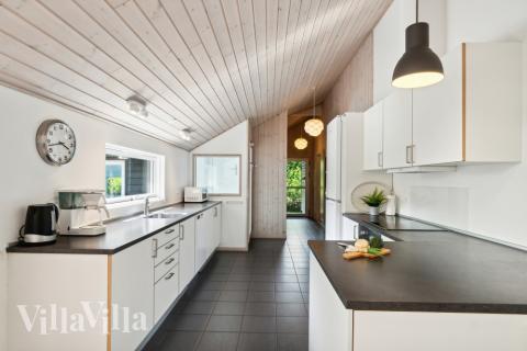 Köket i lyxstuga nr 352 är utrustat så att ni kan laga mat till 14 personer.