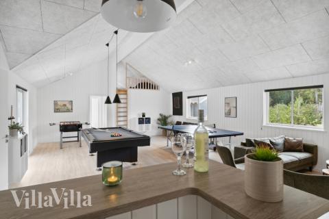 Aktivitetsrum i lyxstuga nr 350 med 9 sovrum och plats för 24 personer.