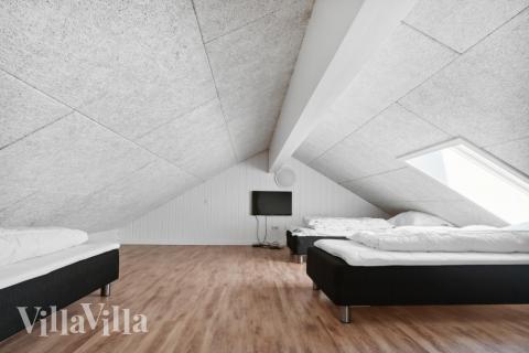 Några av de 24 sovplatserna finns på loftet i lyxstuga nr 350