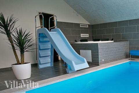 Njut av spabadets värme i lyxstuga nr 349 i Lolland/Falster/Møn