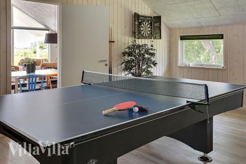 Lyxstuga 349 för 14 personer har ett stort aktivitetsrum med bl.a. biljard och dart