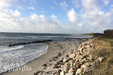 Stranden i närheten av lyxhus 349.