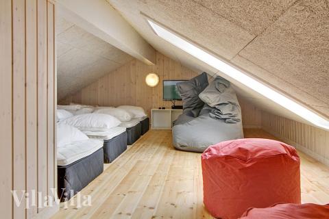 Några av de 18 sovplatserna finns på loftet i lyxstuga nr 355