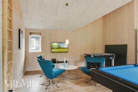 Lyxstuga 355 för 18 personer har ett stort aktivitetsrum med bl.a. biljard och dart