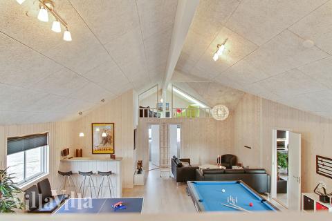 Lyxstuga 356 för 20 personer har ett stort aktivitetsrum med bl.a. biljard och dart