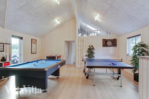 Aktivitetsrum i lyxstuga nr 356 med 8 sovrum och plats för 20 personer.