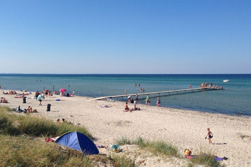 Stranden i närheten av lyxhus 356.