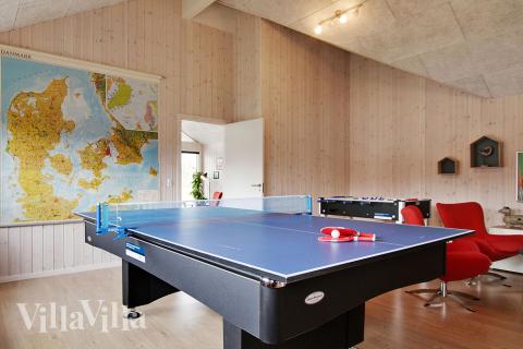 Lyxstuga 358 för 18 personer har ett stort aktivitetsrum med bl.a. biljard och dart