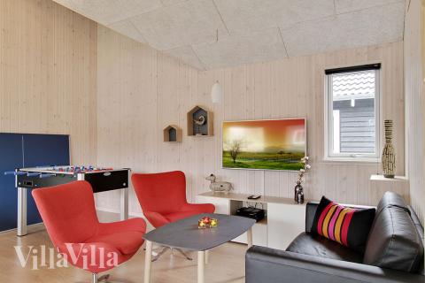 Aktivitetsrum i lyxstuga nr 358 med 7 sovrum och plats för 18 personer.