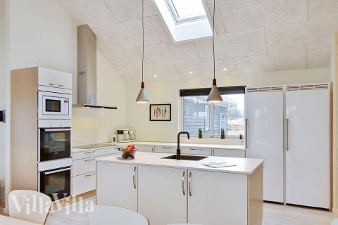 Köket i lyxstuga nr 357 är utrustat så att ni kan laga mat till 18 personer.