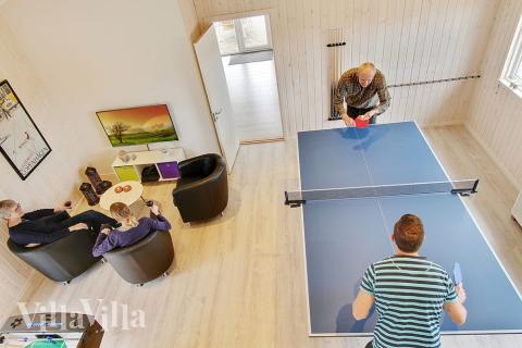 Aktivitetsrum i lyxstuga nr 357 med 7 sovrum och plats för 18 personer.