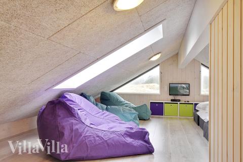 Några av de 18 sovplatserna finns på loftet i lyxstuga nr 357