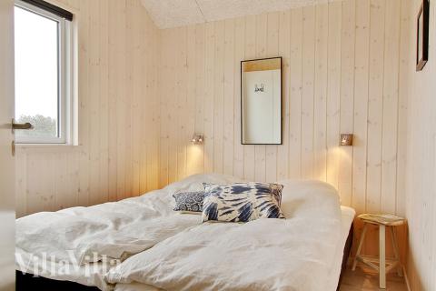 Ett av de 7 utmärkta sovrummen i lyxstuga nr 357 i Vestjylland.