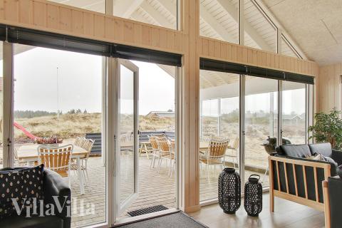 Ni kan sitta 18 personer tillsammans i vardagsrummet när ni besöker lyxhus nr 357 i Vestjylland.