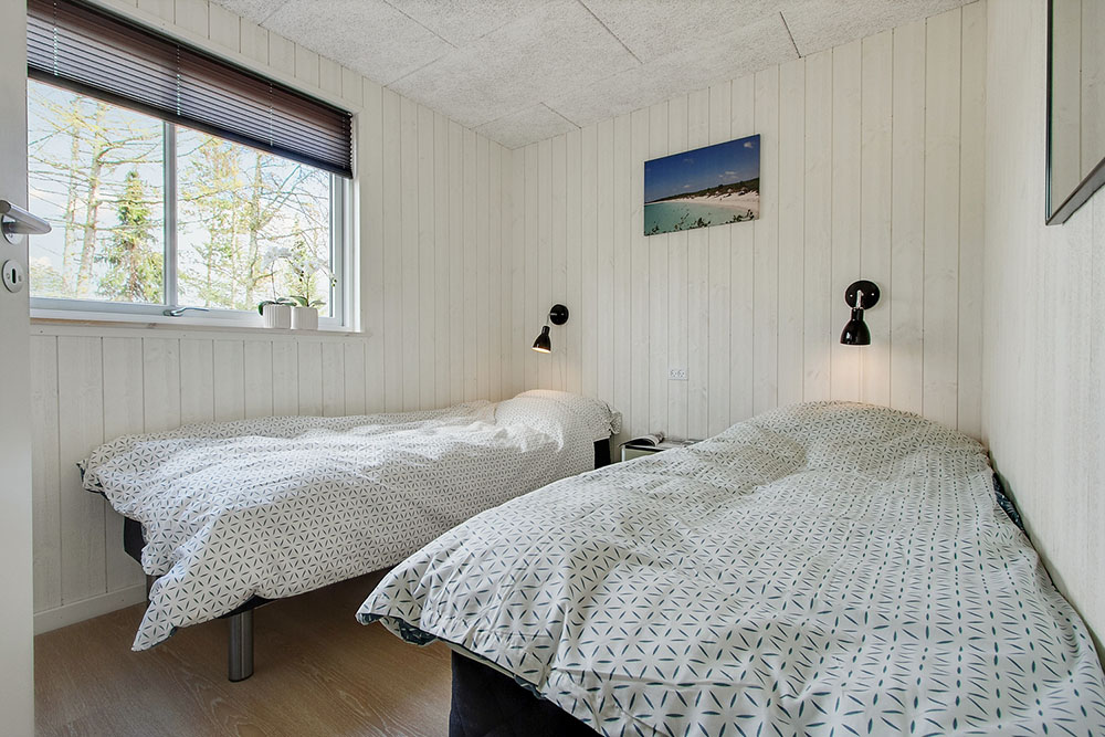 Ett av de 7 utmärkta sovrummen i lyxstuga nr 361 i Nordsjälland.
