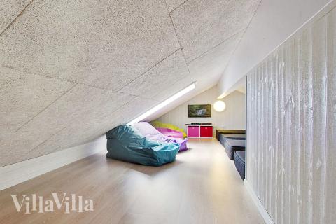 Några av de 18 sovplatserna finns på loftet i lyxstuga nr 361