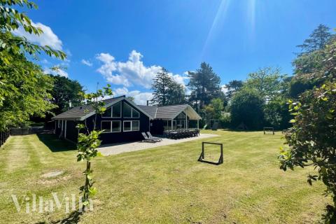 Förutom de många timmar som du kan tillbringa i stugans poolavdelning erbjuder lyxstuga 361 även många utomhusaktiviteter